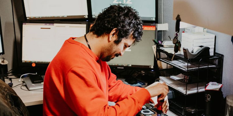 nomad-employee1 Nomad Employee at work repairing a computer